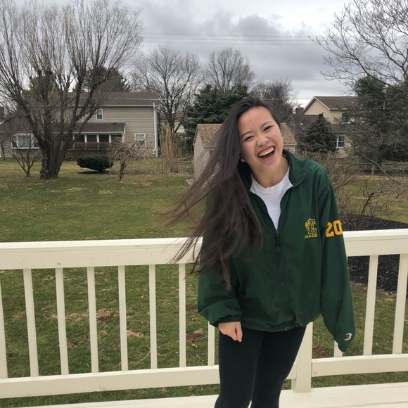 Meet your Posher, Halle - Picture 1 of 1